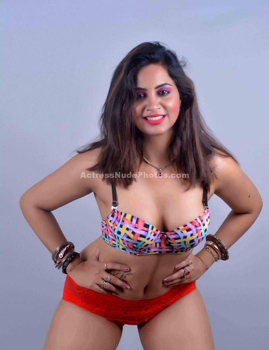 Bigg Boss 11 Arshi Khan Hot Unseen Topless Sex Nude Photos